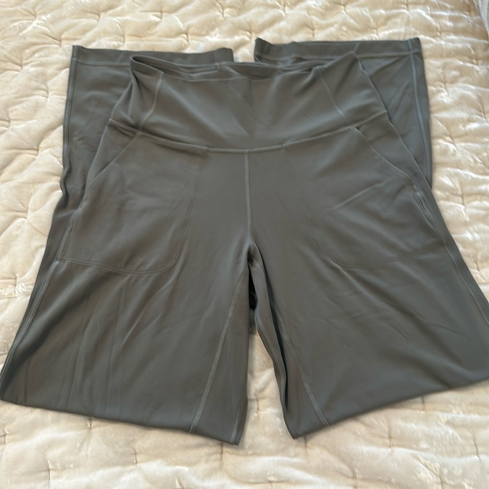 COPY - Lululemon align strait leg yoga pants size 8
